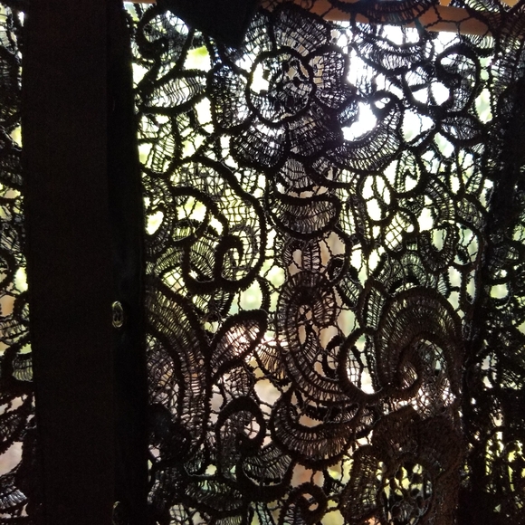 Small ladies Fashion Top Shirt Flower Net Mesh Pattern Black button Signature 8 - Picture 3 of 9